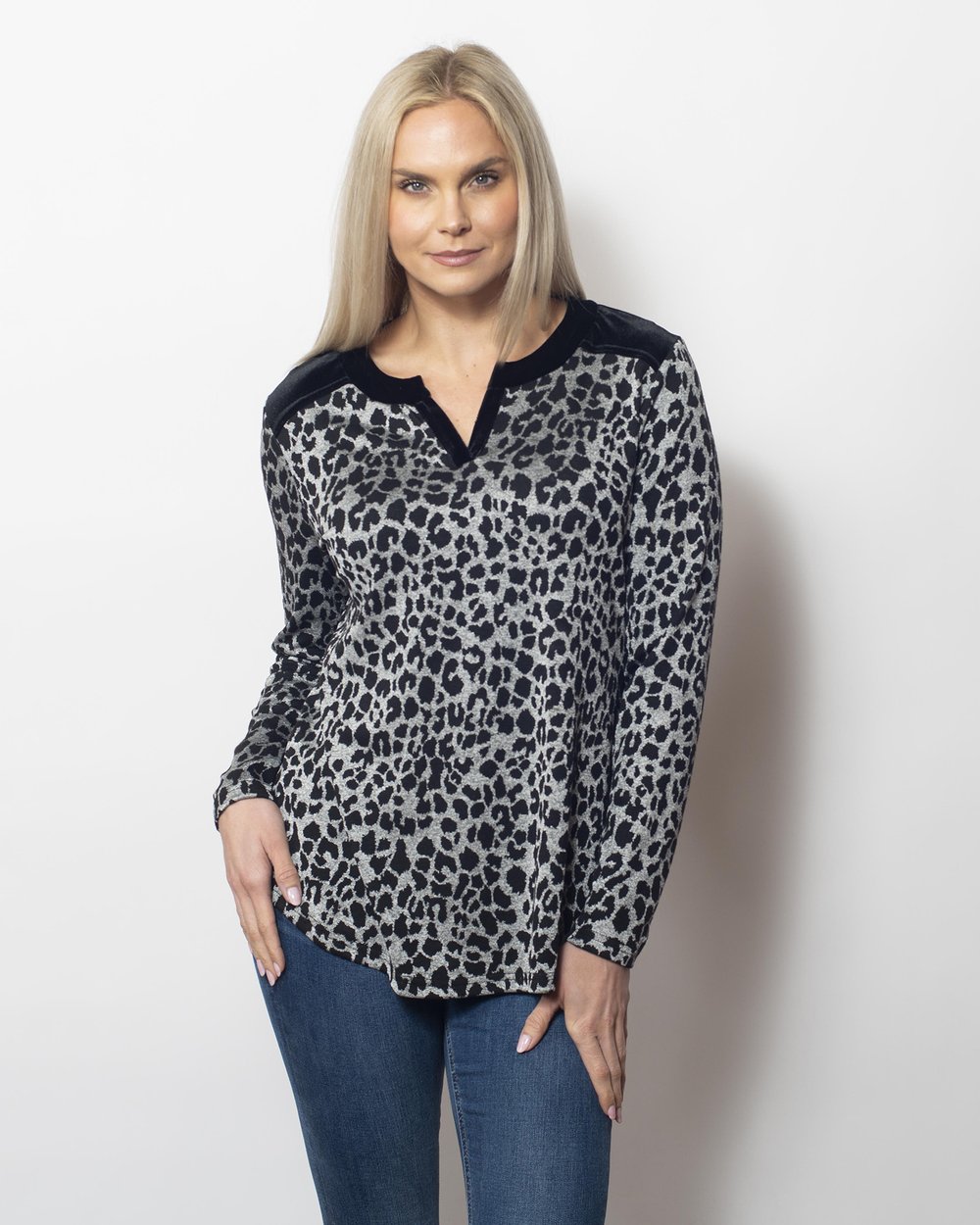 Animal Jacq'd V-Neck Long Sleeve