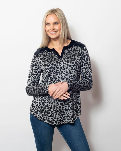 Animal Jacq'd V-Neck Long Sleeve